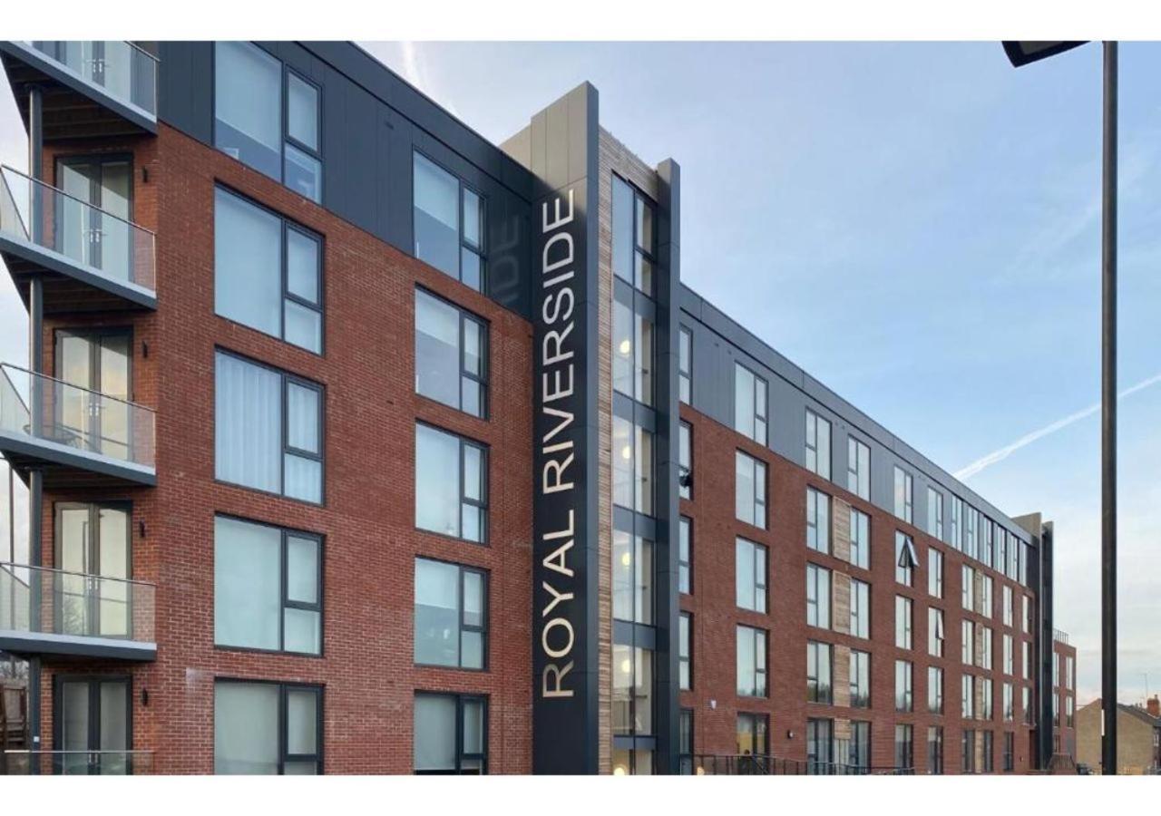 Royal Riverside Apartments Sheffield Centre - Opulent Living Exterior photo